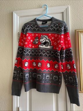 Men's 2017 Crewneck Holiday Super Mario World Game Sweater in Red and Gray M